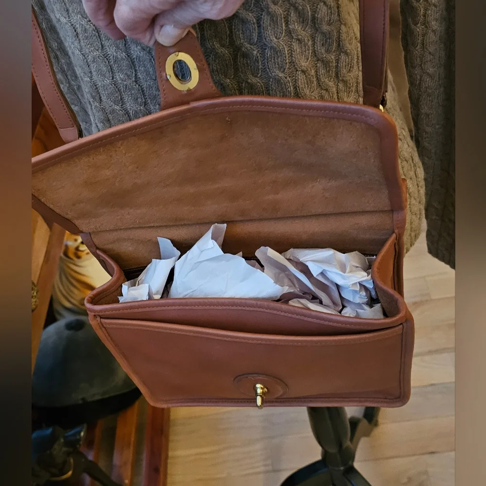 Coach The Original Willis Bag W/Original Detachable Strap, Brass Hardware - Picture 4 of 16